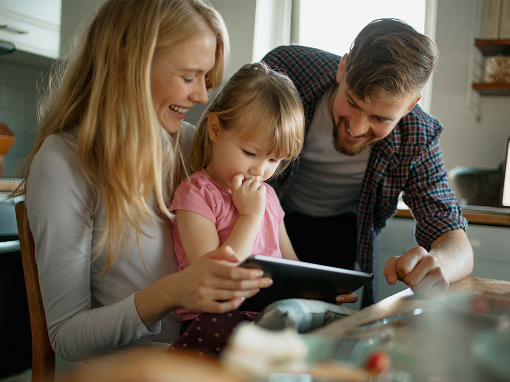 كيف تساعد أطفالك في التعرف على الإعلانات عبر الإنترنت 