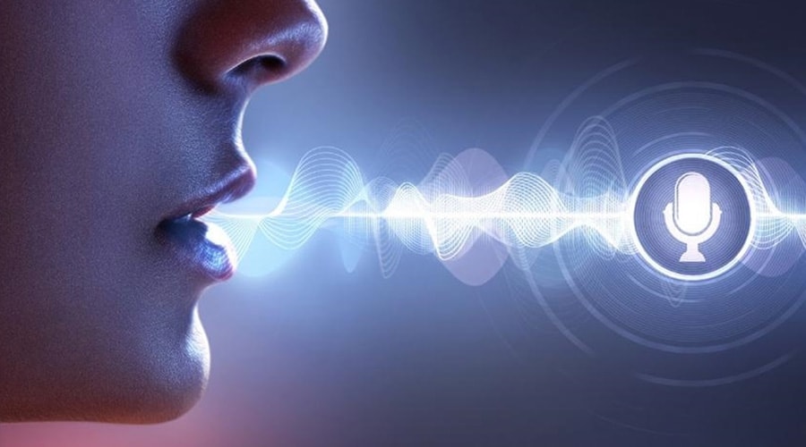 كيف يمكن تحسين تجربة البحث الصوتي باستخدام الذكاء الاصطناعي؟